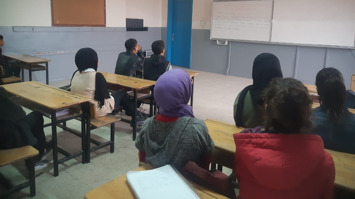 Lgs'ye hazırlanan 8.sınıf öğrencilerimize BİGEP kapsamında verimli ders çalışma teknikleri konusunda bilgilendirici seminer verilmiştir.